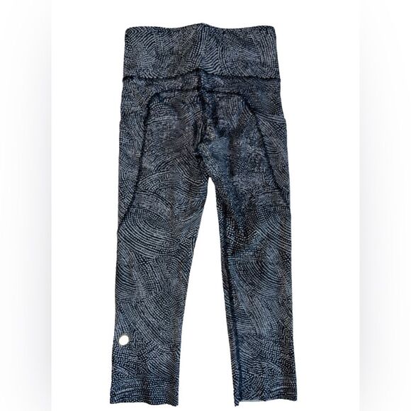 Lululemon Final Lap HR Crop Nulux Size 2 Free Spirit Ice Gray (B14) - Picture 3 of 5